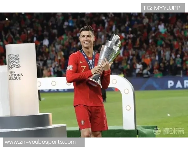 葡萄牙主帅称赞C罗渴望胜利的精神与关键作用 葡萄牙主帅称赞C罗渴望胜利的精神与关键作用