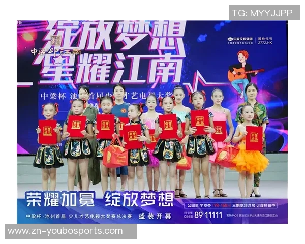 阿贾戴荣获三项大奖四年三冠荣耀无限手套庆祝夺冠游行