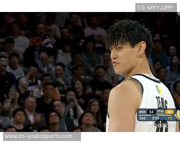 曾凡博与狄龙赛前激情致辞引发现场球迷热烈欢呼气氛高涨 曾凡博与狄龙赛前激情致辞引发现场球迷热烈欢呼气氛高涨