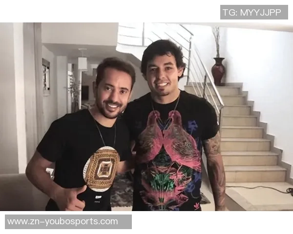 前巴西国脚里贝罗公开罹患甲状腺癌手术后积极开启康复之路 前巴西国脚里贝罗公开罹患甲状腺癌手术后积极开启康复之路