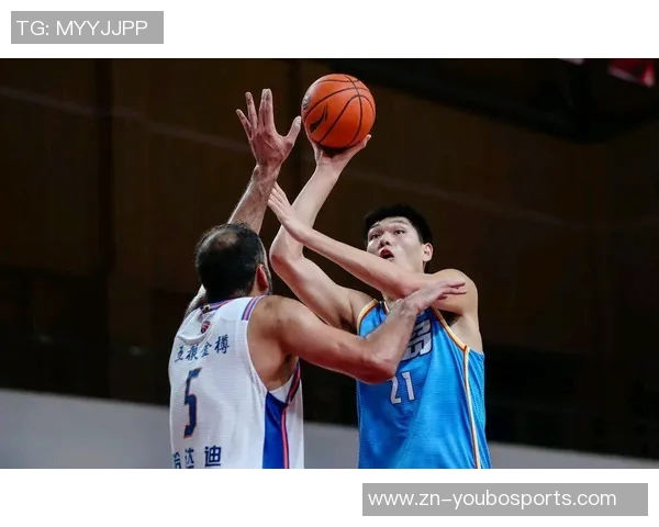 亨特上半场表现出色6投5中轻松斩获12分6篮板1助攻1抢断 亨特上半场表现出色6投5中轻松斩获12分6篮板1助攻1抢断